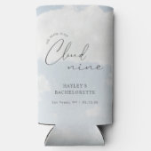 Bruid Is Op Wolk 9 Bruidsfeest Favorieten Seltzer Blikjeskoeler (Achterkant)