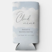 Bruid Is Op Wolk 9 Bruidsfeest Favorieten Seltzer Blikjeskoeler (Voorkant)