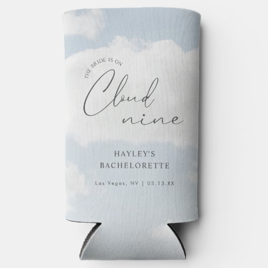 Bruid Is Op Wolk 9 Bruidsfeest Favorieten Seltzer Blikjeskoeler (Voorkant)