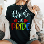 Bruid met trots LGBTQ  Bruiloft<br><div class="desc">Vier liefde en gelijkheid met dit prachtige "Bride with Pride" t-shirt! Dit shirt is ideaal voor lhbtq -bruiloften en liefdesfeesten en heeft een levendig regenboogontwerp en de bekrachtigende boodschap "Bruid met trots". Show uw steun voor huwelijksgelijkheid en draag uw trots op uw sleeve!</div>