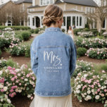 Bruid Mrs Wedding Heart Denim Jacket<br><div class="desc">Elegant en modern denim jasje voor een bruid om te draag op hun trouwdag. In de handgeschreven tekst staat "Mrs." met een hart. Voeg hieronder uw nieuwe achternaam met datum toe.</div>