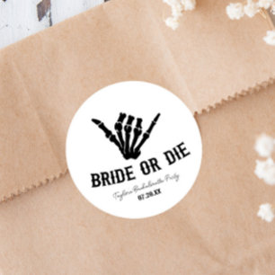 Bruid of Die Rockstar Skelet Bachelorette Party Ronde Sticker