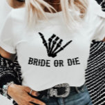 Bruid of Die Rockstar Skelet Bachelorette Party T-shirt<br><div class="desc">Dit is een Bruid of Die Rockstar Gothic Spooky Skeleton Bachelorette Party T-Shirt!</div>