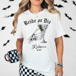 Bruid of sterf tot de dood doen we feest Bachelore T-shirt<br><div class="desc">Maak je klaar om het hoofd te draaien op uw vrijgezellenfeest met de bruid of die tot de dood doen we party vrijgezellenfeest t-shirt. Met een opvallende skelethand met een martini, belichaamt dit shirt perfect de speelse maar edgy sfeer van een gotische bruiloft of een Halloween-themafeest. Het is de ultieme...</div>