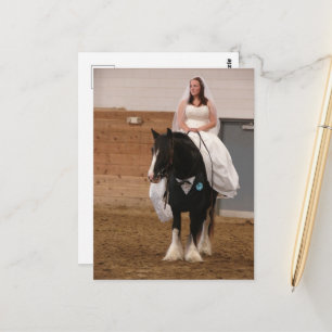 Bruid op een bruidegom paard briefkaart