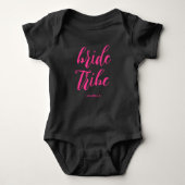 Bruid Stam Moderne Roze Script Bruidsmeisje Romper (Voorkant)