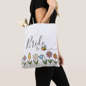 Bruid tot bij bloemen gepersonaliseerd geschenk tote bag (Dichtbij)