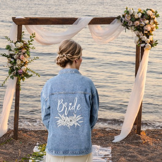 Bruid typografie en pioen bloemenboeket bruiloft denim jacket