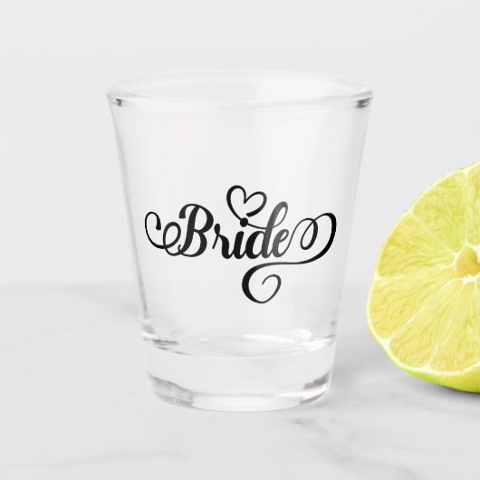 Bruid typografie met harten bruiloft shot glas (Voorkant)