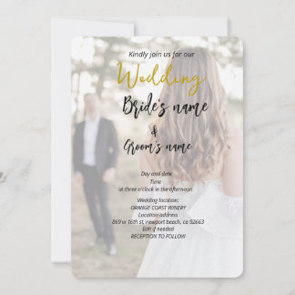 bruid vindt de weg naar het huwelijksfeest van de save the date