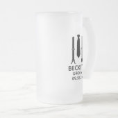 Bruidegom in zwarte smoking matglas bierpul (Voorkant rechts)