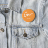 Bruidegom Oranje Wit Script Trouwen  Ronde Button 5,7 Cm (In situ)