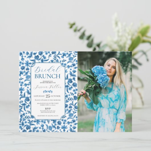 Bruids Brunch Foto Blauw & Wit Bloemen Ditsy Kaart (Staand voorkant)