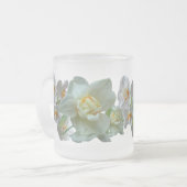 Bruids Kroon Daffodils Close Up Frosted Glass Mok (Voorkant links)