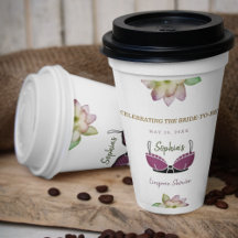 Bruids lingeriefeestje met bloemendecor