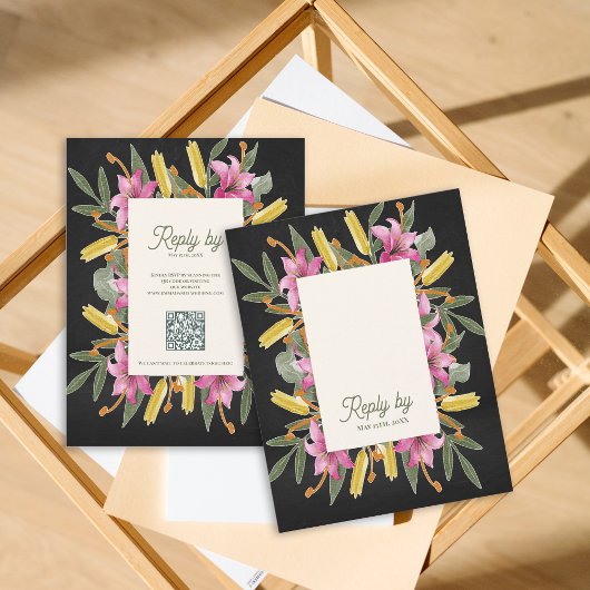 Bruids RSVP kaart met QR code van Moody Blush Lily