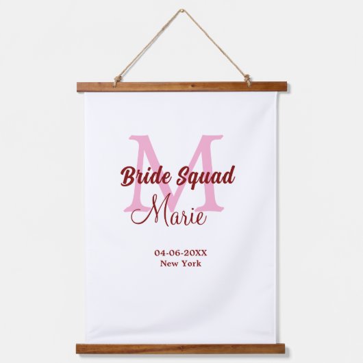 Bruids-squad naam monogram bruidsmeisje roze datum hangend wandkleed (Voorkant)