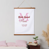 Bruids-squad naam monogram bruidsmeisje roze datum hangend wandkleed (Slaapkamer)