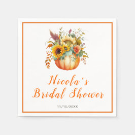 Bruidsboeket van pompoenbloemen op bruidsdiner servet