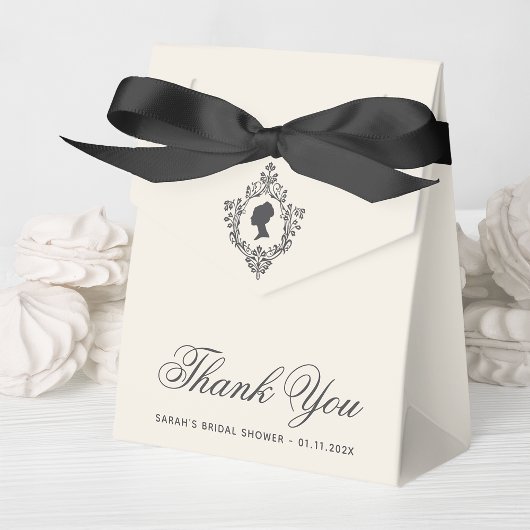 Bruidsfeest in Engelse stijl - dame in wapen ivory Bedankdoosjes
