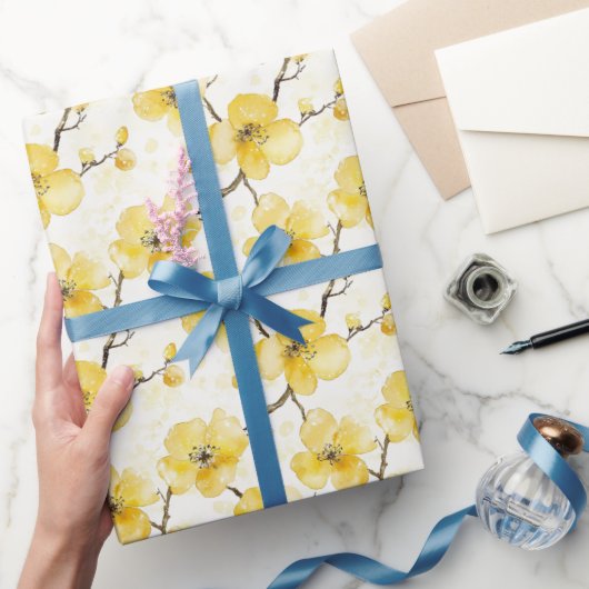 Bruidsfeest met goudgele bloemen cadeaupapier (Geschenken)