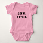 Bruidsfeest van de Petal Patrol Wedding Romper<br><div class="desc">Wedding petal patrol bodysuit voor bruiloft partij.</div>