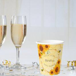 Bruidsfeestje hommels zonnebloemen achtertuin  papieren bekers