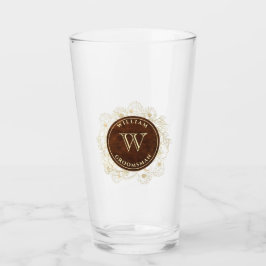 Bruidsjonker met rustieke monogram glas