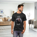 Bruidsjonker zwart-wit foto vrijgezellenfeest t-shirt<br><div class="desc">Personaliseer en voeg een foto toe in het ronde frame. Voeg een naam toe</div>