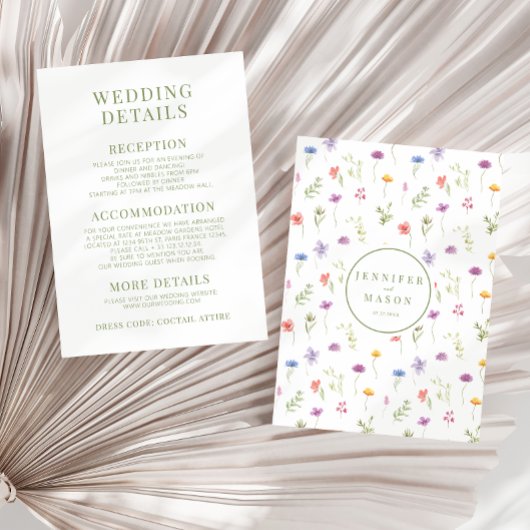 Bruidskaart met details van lente wilde bloemen informatiekaartje