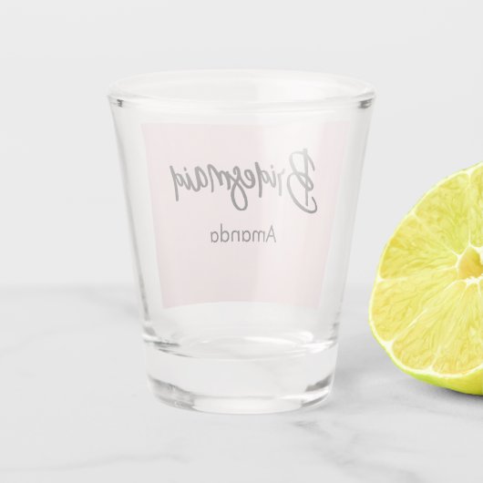 Bruidsmeisje Blush Roze Kalligrafie Script Shot Glas (Achterkant)