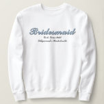 Bruidsmeisje Dusty Blue Bachelorette Party Matchin Trui<br><div class="desc">Simpel. Chic. Gepersonaliseerd. Deze bruids partij shirten worden geleverd met elegante script schaduwbelettering. Kies uw fave fit - T-shirt, oversized t-shirt voor een badpak cover of slaap shirt, sweatshirt of hoodie. Combineer het met bijpassende canvas tassen, tuimelaars en strandlakens. Perfect voor brunches in vrijgezellenfeest, het maken van kant-en-klare foto's en...</div>
