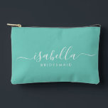 Bruidsmeisje Gift Blue Aqua Etui<br><div class="desc">Deze Bruidsmeisje Dopp Kit accessoiretas is voorzien van een handgeschreven witte script typografie met moerassen op een middernacht of aqua achtergrond. Cadeau uw bruidsmeisjes met een toilettas voor hun make-up en kleine items die traditioneel worden gepresenteerd tijdens het repetitiediner,  voor gebruik in de vroege morgen voor de bruiloft.</div>