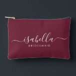 Bruidsmeisje Gift Bourgogne Etui<br><div class="desc">Deze bruidsmeisje accessoiretas is voorzien van een handgeschreven witte script typografie met moerassen op een bordeauxrode achtergrond. Cadeau uw bruidsmeisjes met een toilettas voor hun make-up en kleine items die traditioneel worden gepresenteerd tijdens het repetitiediner, voor gebruik in de vroege morgen voor de bruiloft.</div>