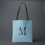 Bruidsmeisje Gift Wit Zwart Monogram Dusty Blue Tote Bag<br><div class="desc">Deze bruidsmeisje canvas tas is voorzien van een handgeschreven wit en zwart script typografie monogram met moerassen op een stoffige blauwe achtergrond. Cadeau uw bruidsmeisjes met een tas voor het dragen van items op de dag van de bruiloft,  en traditioneel gepresenteerd tijdens het repetitiediner of daarvoor.</div>