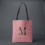 Bruidsmeisje Gift Zwart Wit Monogram Stoffig Roos Tote Bag<br><div class="desc">Deze bruidsmeisje canvas tas is voorzien van een handgeschreven wit en zwart script typografie monogram met moerassen op een stoffige rozen achtergrond. Cadeau uw bruidsmeisjes met een tas voor het dragen van items op de dag van de bruiloft,  en traditioneel gepresenteerd tijdens het repetitiediner of daarvoor.</div>