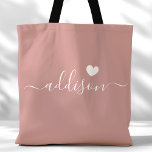 Bruidsmeisje Modern Script Heart Dusty Roos Tote Bag<br><div class="desc">Deze chique canvas tas heeft een prachtige stoffige rozen achtergrond versierd met een modern script lettertype en een delicaat hart ontwerp. De zachte, elegante kleur en verfijnde typografie maken het een ideaal accessoire voor bruidsmeisjes of iedereen die houdt van stijlvolle en trendy design. Deze canvas tas is ideaal voor het...</div>