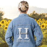 Bruidsmeisje Monogram Initiaal en Naam Gepersonali Denim Jacket<br><div class="desc">Bruidsmeisje monogram denim jas gepersonaliseerd met een initiaal en naam,  ideaal voor een bruids- of trouwdouche met een modern design en gewaagde lettertypen op de achterkant. Wijzig de kleuren of plaatsing door op de knop te klikken om het ontwerp te bewerken.</div>