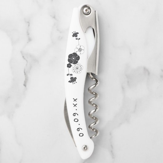 Bruidsmeisje Naam Datum Artsy Bloemen Wit Kurkentrekker (Achterkant)