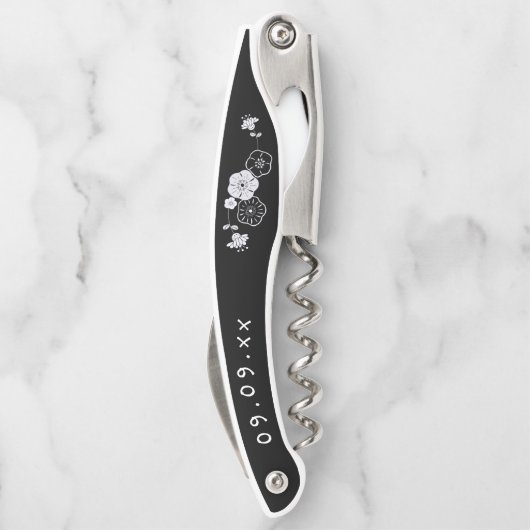 Bruidsmeisje Naam Datum Artsy Bloemen Zwart Kurkentrekker (Achterkant)