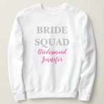 Bruidsmeisje Roze Aangepaste Naam Trouw Verloving  Trui<br><div class="desc">Mooie kalligrafie,  roze bruidsmeisje sweatshirt. Perfect voor trouw papier sweatshirt. Bruid squad.</div>