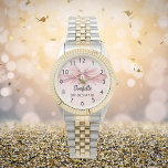Bruidsmeisje strik blush roze naam horloge<br><div class="desc">Een zachte,  roze achtergrond. Versierd met een grote boog. Personaliseer en voeg de naam van uw bruidsmeisje toe. Zwart handgeschreven script.</div>