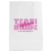 Bruidsmeisje Team Bruid Bruiloft Aangepaste Naam R Medium Cadeauzakje (Achterkant)