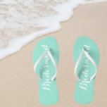 Bruidsmeisje Trendy Seafoam Kleur Teenslippers<br><div class="desc">Geef je bruidsmeisjes een cadeau met deze stijlvolle bruidsmeisjes teenslippers die een trendy zeeflam kleur zijn,  samen met een wit gestileerd script om je vergelijkbare bruiloft kleurenschema aan te vullen. Selecteer voetgrootte samen met andere opties. U kunt uw teenslippers aanpassen om kleur aan uw wens te veranderen.</div>