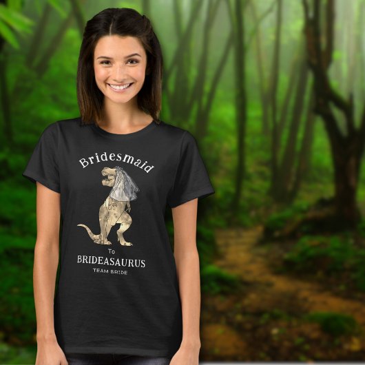 Bruidsmeisje van de dinosaurusbruid op een dinosau t-shirt