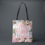 Bruidsmeisjes Geborsteld Bloemstuk Trouwfeest Roze Tote Bag<br><div class="desc">Aangepaste achtergrondkleur en all-overprint met geschilderde bloemranden. Bruidsmeisje in penseelschrift aan één kant en naam op de achterkant. Aanpassen om de achtergrondkleur te wijzigen (roze). Zwart ziet er ook geweldig uit.

De prachtige geschilderde bloemen zijn van Create the Cut. Vind ze op Creative Market https://crmrkt.com/7WdAX,  Etsy https://www.etsy.com/shop/CreateTheCut,  en 
www.createthecut.com</div>