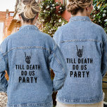 Bruidsmeisjes tot de dood doen ons feest Vrijgezel Denim Jacket<br><div class="desc">Tot de dood doen ons feest denim jas voor de bruidsmeisjes en de bruid voor een vrijgezellenfeest. Bijpassende gothic-stijl feestkleding met een skelet hand in zwart. Prijs is voor één (1) jas.</div>