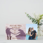 Bruidsparen Silhouet Hart in Zand Trouwdag Save The Date (Staand voorkant)