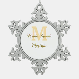 Bruidsploeg monogram gouden bruiloftsfeest eenvoud tin sneeuwvlok ornament