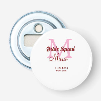 Bruidsploeg voeg naam monogram bruidsmeisje roze d button flesopener